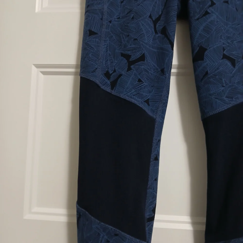 Athleta Tropical Excursion Leggings Small - Picture 8 of 10
